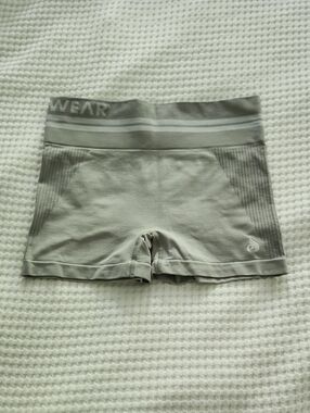 Ryderwear Seamless Light Grey High-Waist Workout Shorts
